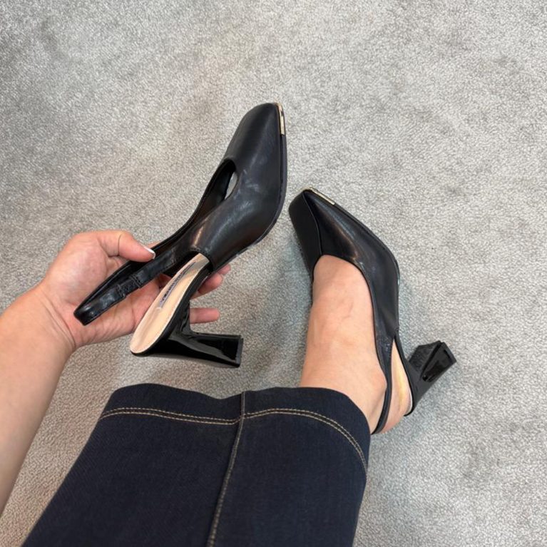 کالج میو میو پاشنه پهن